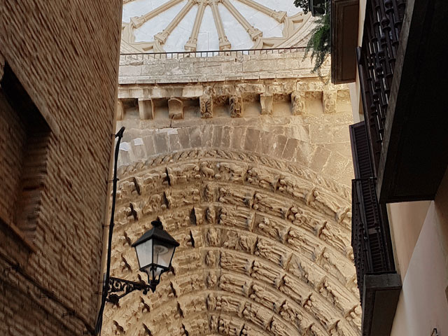 puerta juicio frontal